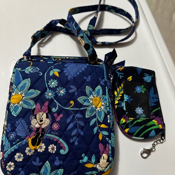 Vera Bradley/Disney Parks Cross Body bag & Attachable Change Purse **CLEAN** - Picture 2 of 9